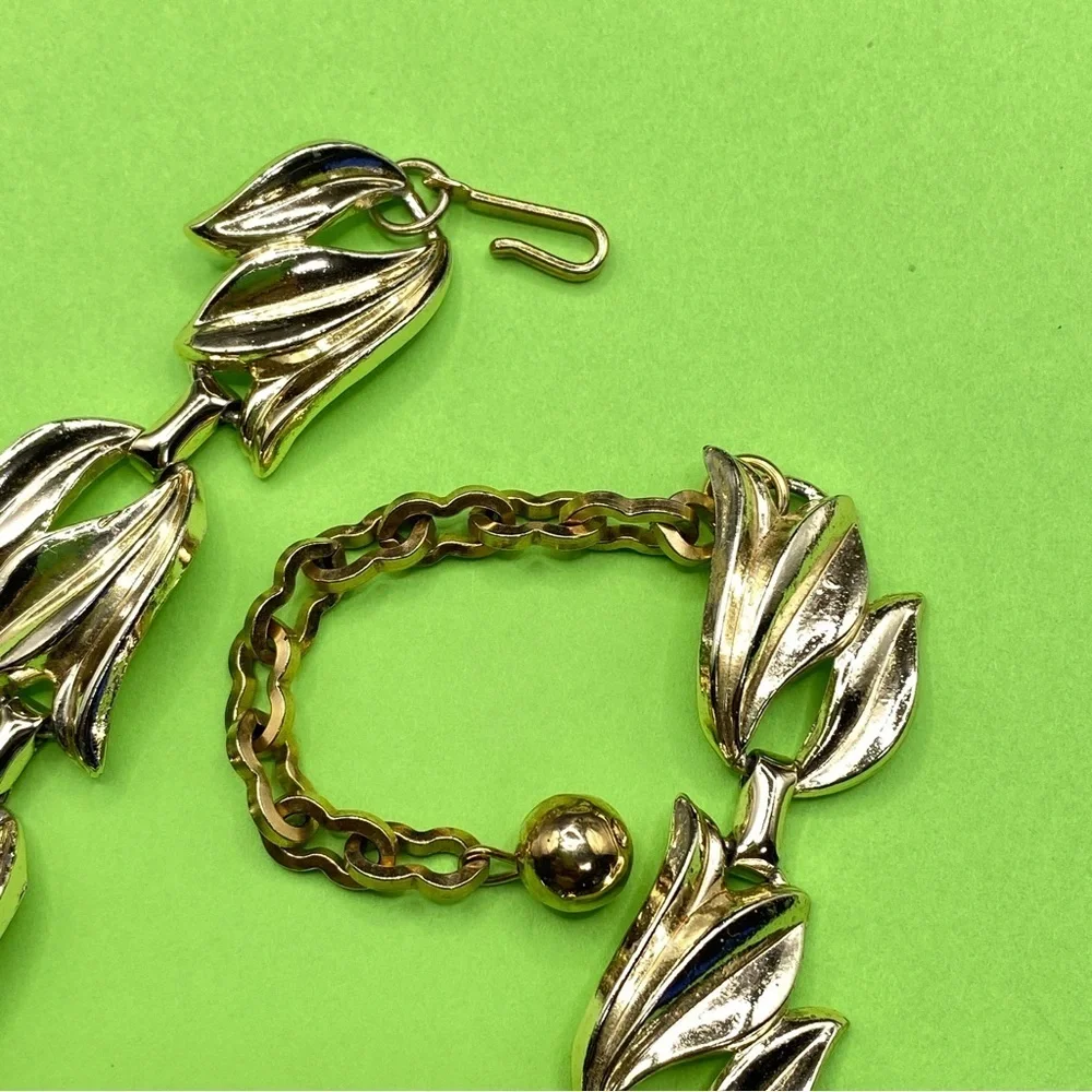 Gold Tone Articulated Leaf Link Vintage Necklace